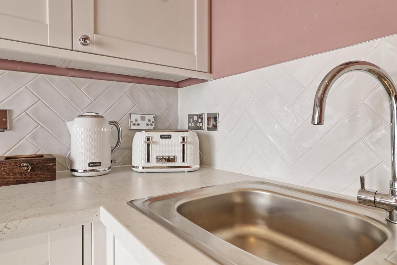 Urban Stylish Apartment - Southend Stays Екстер'єр фото